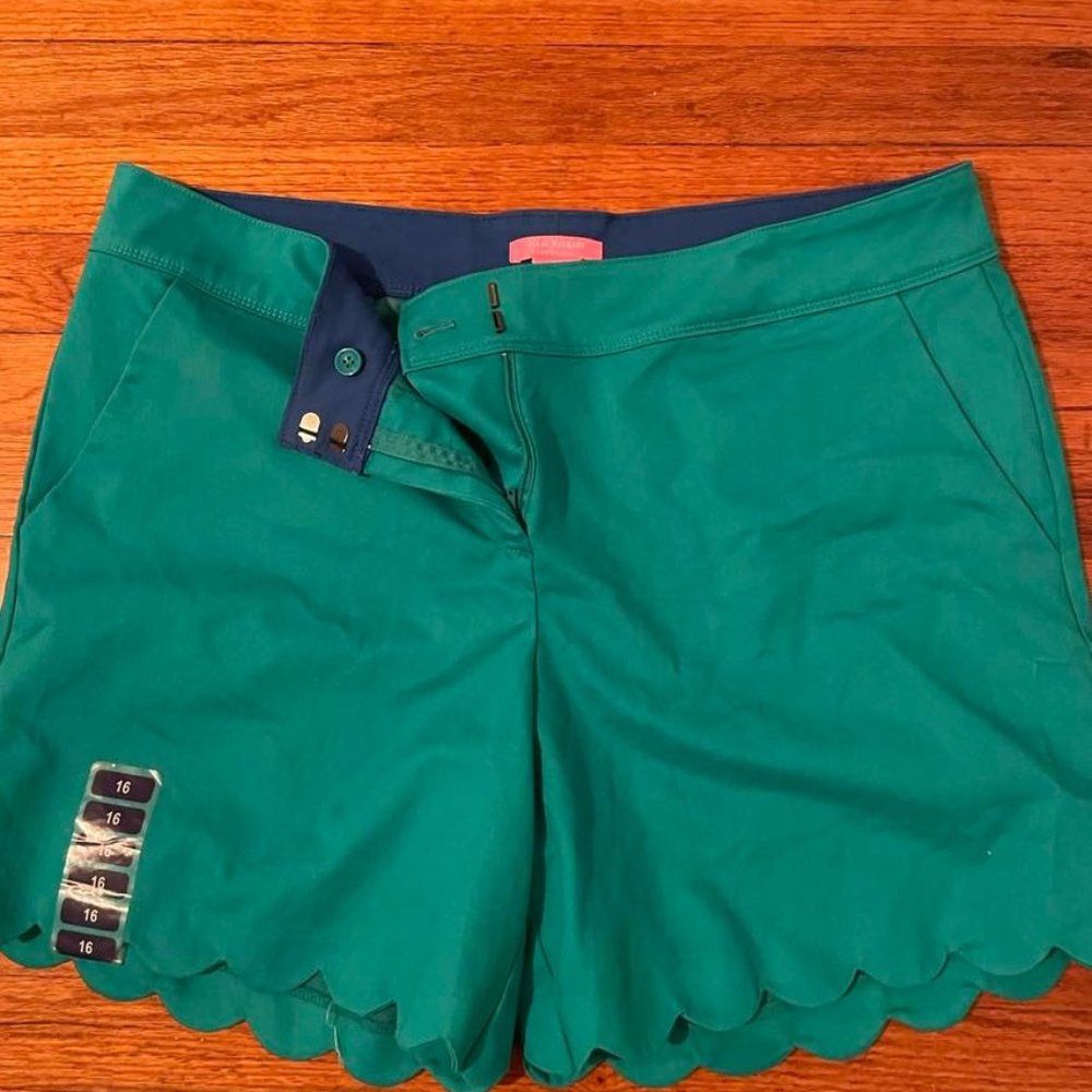 Isacc mizrahi Scalloped Shorts, Size 16